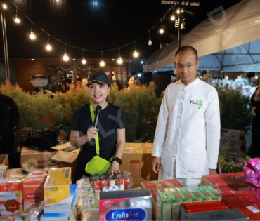 ภาพบรรยากาศรับบริจาคช่วยน้ำท่วม เจนนี่ ได้หมดถ้าสดชื่น