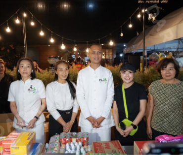 ภาพบรรยากาศรับบริจาคช่วยน้ำท่วม เจนนี่ ได้หมดถ้าสดชื่น