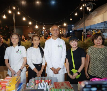 ภาพบรรยากาศรับบริจาคช่วยน้ำท่วม เจนนี่ ได้หมดถ้าสดชื่น