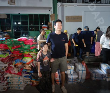 ภาพบรรยากาศรับบริจาคช่วยน้ำท่วม เจนนี่ ได้หมดถ้าสดชื่น