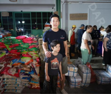 ภาพบรรยากาศรับบริจาคช่วยน้ำท่วม เจนนี่ ได้หมดถ้าสดชื่น