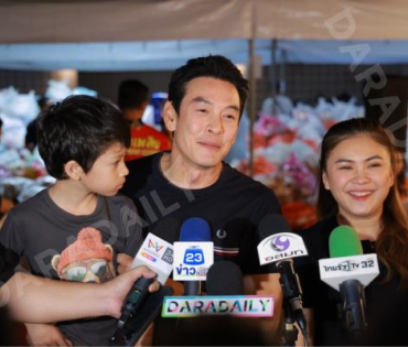 ภาพบรรยากาศรับบริจาคช่วยน้ำท่วม เจนนี่ ได้หมดถ้าสดชื่น