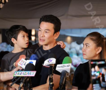 ภาพบรรยากาศรับบริจาคช่วยน้ำท่วม เจนนี่ ได้หมดถ้าสดชื่น