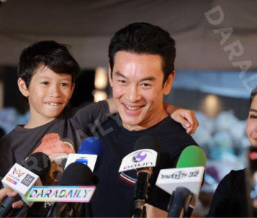 ภาพบรรยากาศรับบริจาคช่วยน้ำท่วม เจนนี่ ได้หมดถ้าสดชื่น