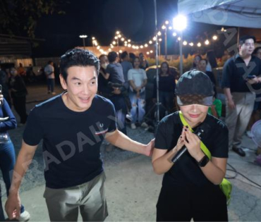 ภาพบรรยากาศรับบริจาคช่วยน้ำท่วม เจนนี่ ได้หมดถ้าสดชื่น