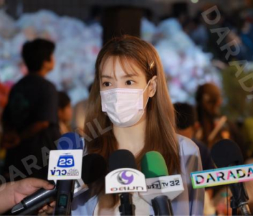 ภาพบรรยากาศรับบริจาคช่วยน้ำท่วม เจนนี่ ได้หมดถ้าสดชื่น