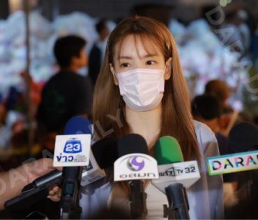 ภาพบรรยากาศรับบริจาคช่วยน้ำท่วม เจนนี่ ได้หมดถ้าสดชื่น