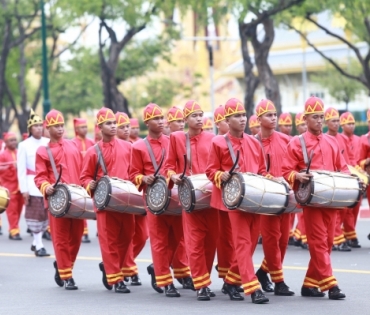 ขบวนพระบรมราชอิสริยยศ พระราชพิธีถวายพระเพลิงพระบรมศพ พระบาทสมเด็จพระปรมินทรมหาภูมิพลอดุลยเดช บรมนาถบพิตร