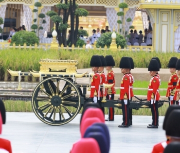 ขบวนพระบรมราชอิสริยยศ พระราชพิธีถวายพระเพลิงพระบรมศพ พระบาทสมเด็จพระปรมินทรมหาภูมิพลอดุลยเดช บรมนาถบพิตร