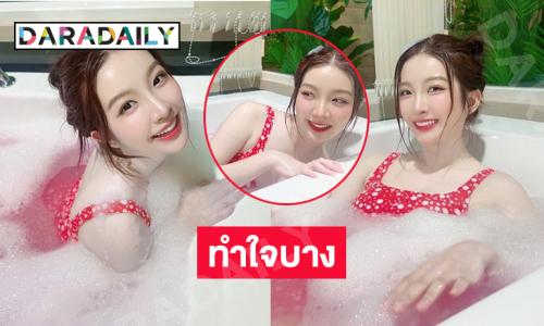 นักร้องวัยรุ่นโชว์อาบน้ำในห้องพักอวดผิวขาวเนียนจนใจบาง