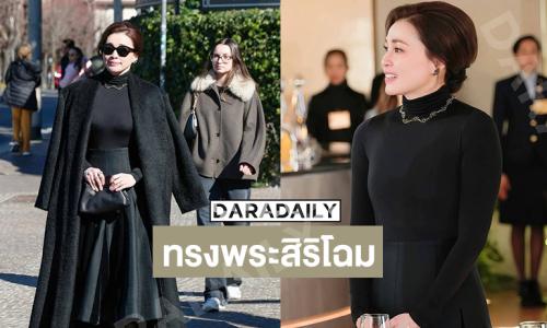 สมเด็จพระบรมราชินีทรงพระสิริโฉมในชุดกระโปรงผ้าไหมยกดอกลูกแก้ว