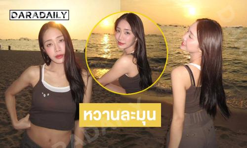 นักร้องคนสวยเสิร์ฟความหวานละมุนริมทะเล....