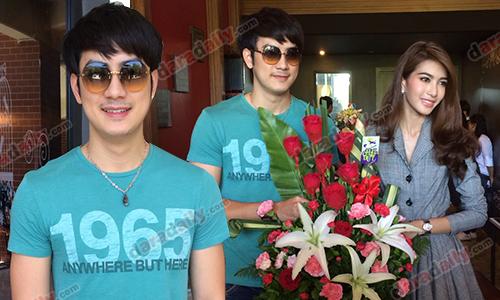 "ฟิล์ม" โผล่เซอร์ไพรส์ "ไอซ์" เปิดร้านพิซซ่า รับเป็นสาวในสเป็ค