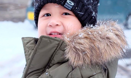 หล่อแต่เด็ก! ส่อง 10 ภาพ "น้องโปรด" ท่ามกลางหิมะที่ญี่ปุ่น